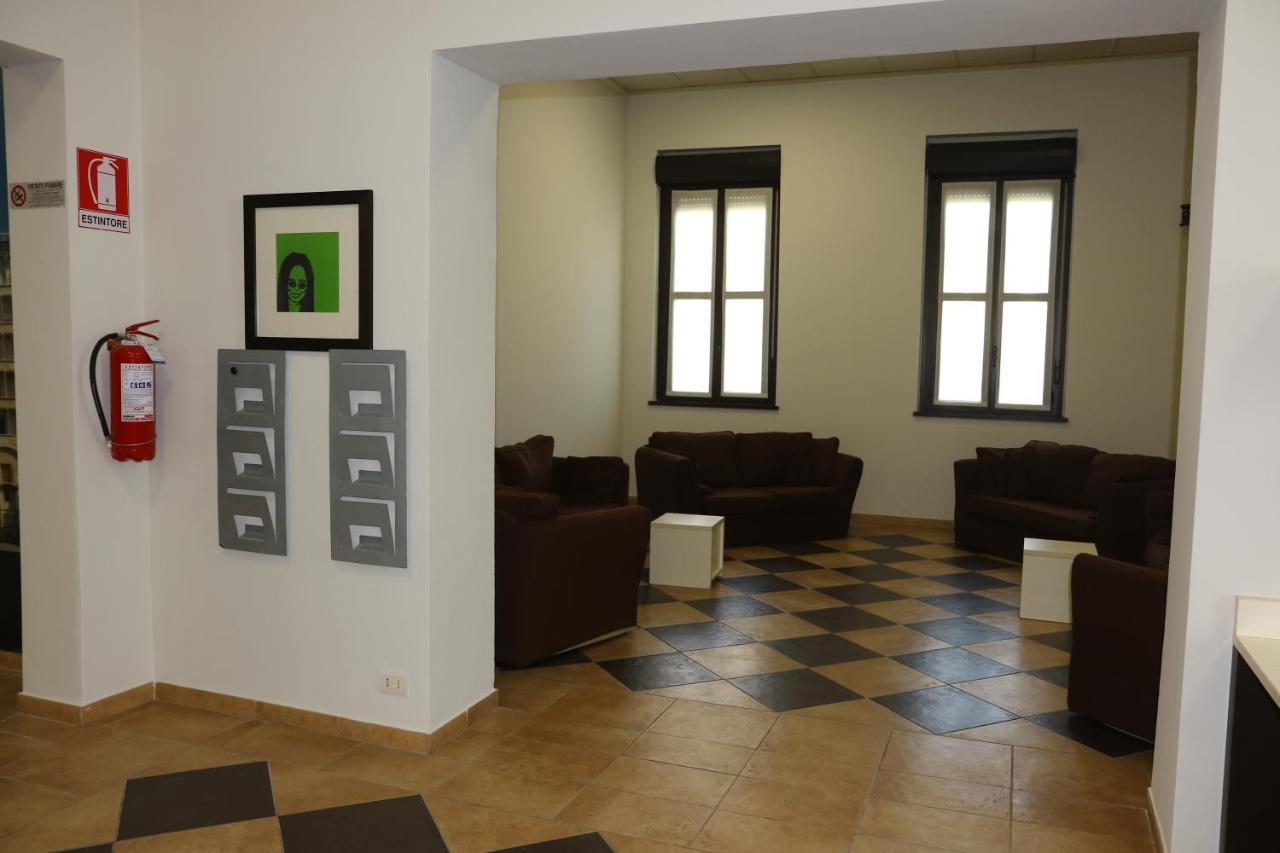 Student'S Hostel Parma Esterno foto