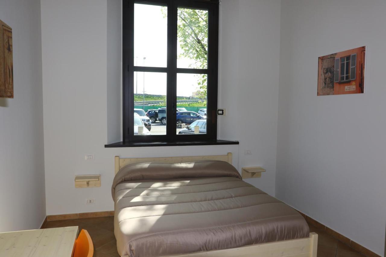 Student'S Hostel Parma Esterno foto