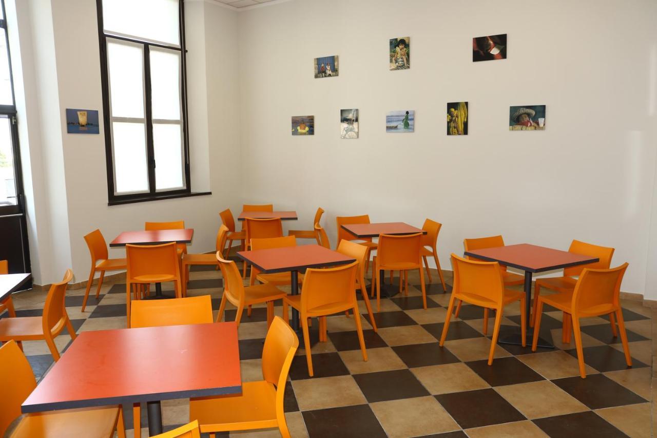 Student'S Hostel Parma Esterno foto