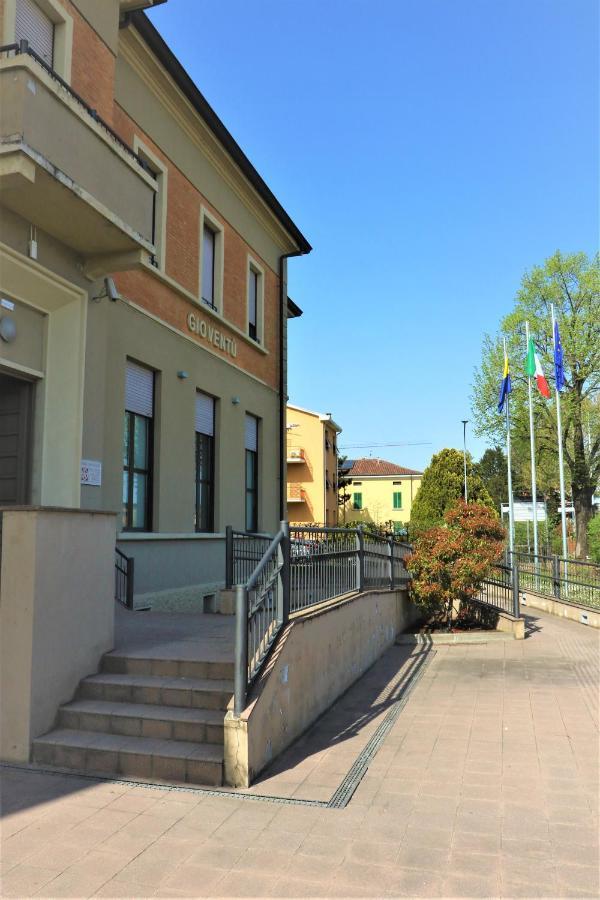 Student'S Hostel Parma Esterno foto