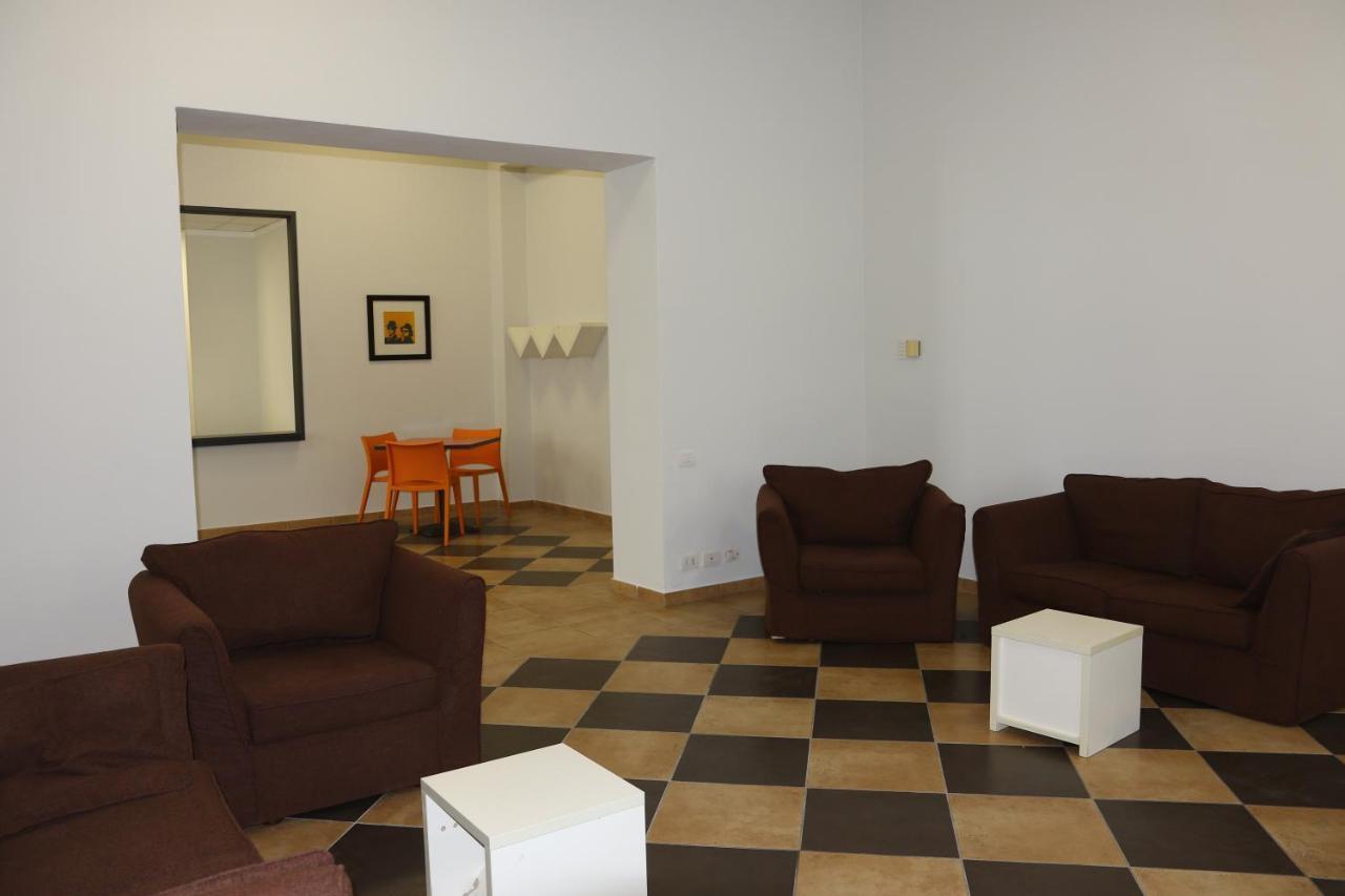 Student'S Hostel Parma Esterno foto
