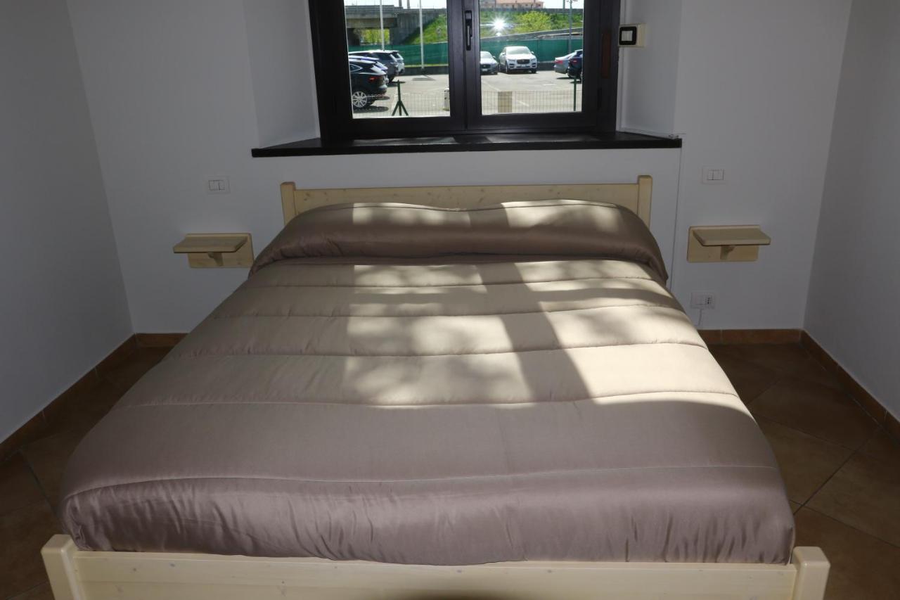 Student'S Hostel Parma Esterno foto