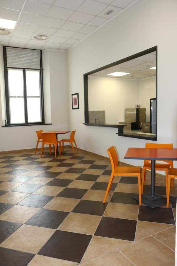 Student'S Hostel Parma Esterno foto