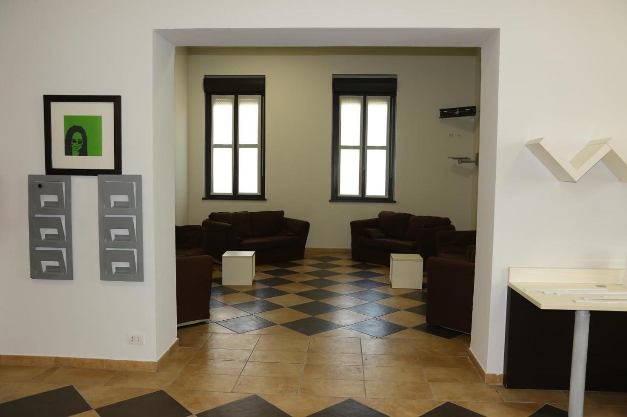 Student'S Hostel Parma Esterno foto
