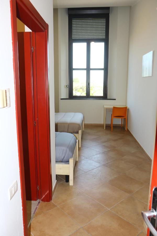 Student'S Hostel Parma Esterno foto