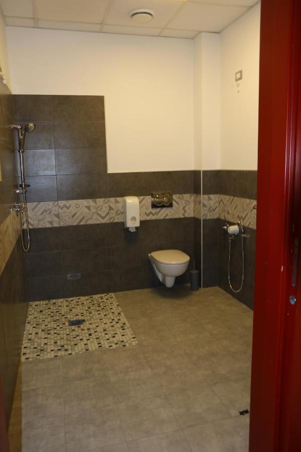 Student'S Hostel Parma Esterno foto